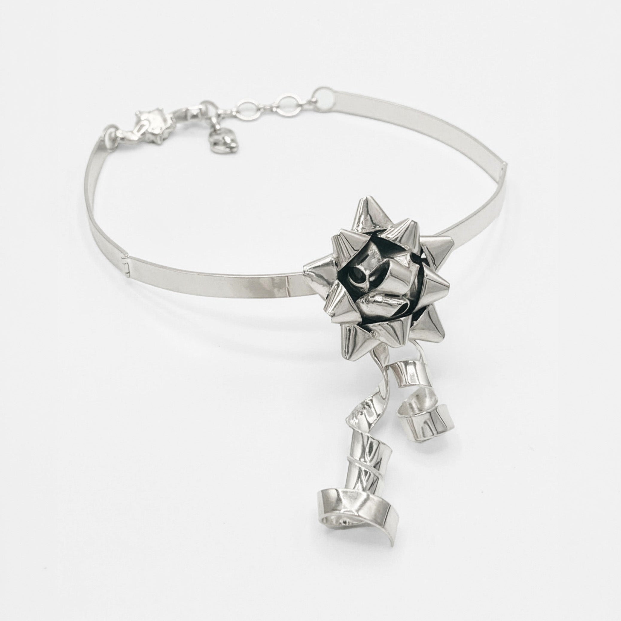 Gift wrap choker